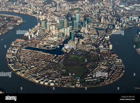 Aerial view of Canary Wharf, London from the south Stock Photo - Alamy