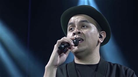 Tulus - Monokrom (Live at PLAYLIST LIVE FESTIVAL 2019) - YouTube