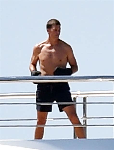 Tom Brady Boxes Shirtless On A Yacht In Italy While On Vacation With Gisele: Photo - HollywoodHeavy