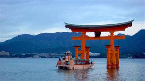 [6000x3376] Itsukushima shrine at dusk, Miyajima [OC] : r/japanpics