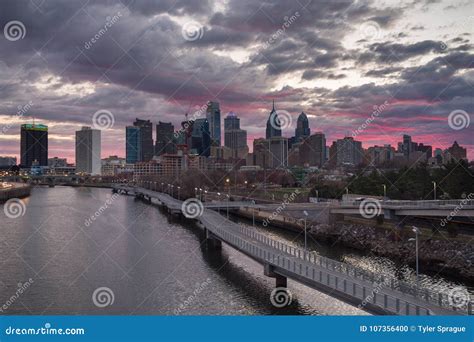 Philadelphia Skyline Sunrise Editorial Image - Image of pink, clouds ...