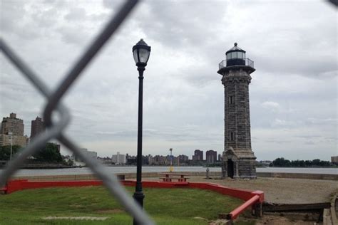 Roosevelt Island Lighthouse | Atlas Obscura