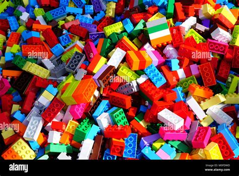 Lego pile hi-res stock photography and images - Alamy