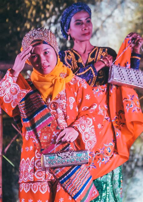 Tausug Traditional Dress | Female traditional Tausug attire.… | Flickr