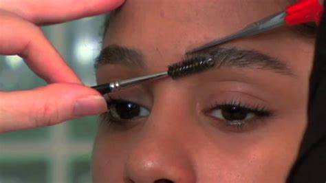 Eyebrow Tips: Trimming Your Brows to Shape the Arch - YouTube