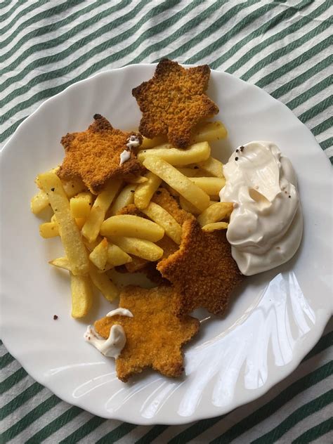 Vegan chicken nuggets, fries and vegan mayo : r/ShittyVeganFoodPorn