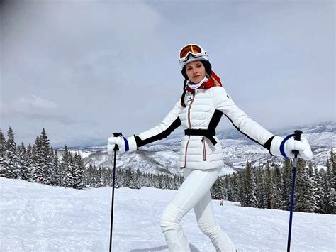 cute snow ski outfits - Novella Delong