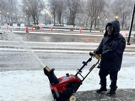 Winter Storm pummels Chicago area: What's the latest?