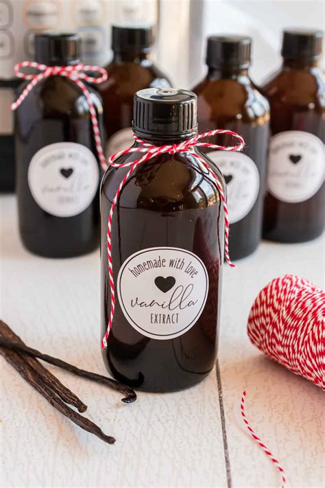 How to Make Vanilla Extract {Recipe} - Shugary Sweets