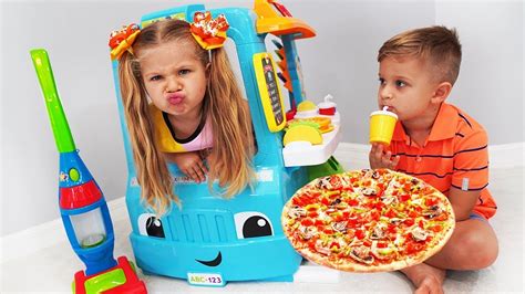 Watch Kids Diana Show - S1:E12 Diana and Roma's Pizza for a Price ...