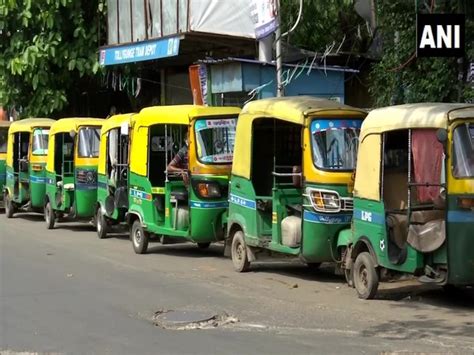 Reduction in passengers due to COVID-19 hits Kolkata auto drivers