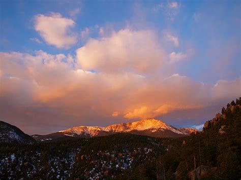 5 Nov 11 Sunrise on Pikes Peak (With images) | Pikes peak, Places to go ...