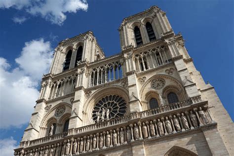 Notre Dame Cathedral Twin Towers Imagen de archivo - Imagen de hermane, ntro: 44961499