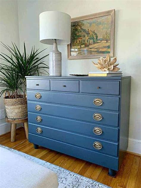 An Easy Old Dresser Makeover in Navy | Chatfield Court