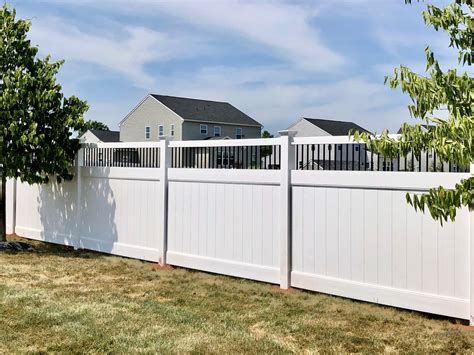 Freedom Emblem 5-ft H X 8-ft W White Vinyl Flat-top Standard Fence ...