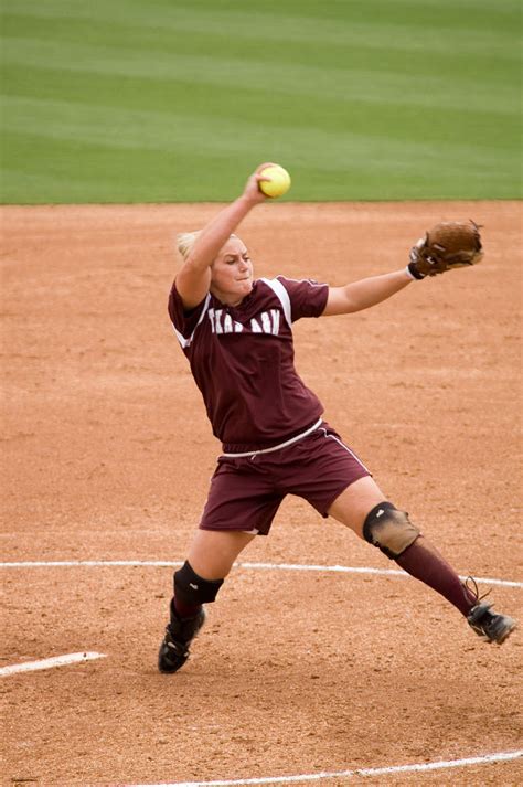 Fastpitch softball - Wikipedia