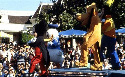 MAIN STREET PARADE | Vintage disney, Disney photos, Disney love