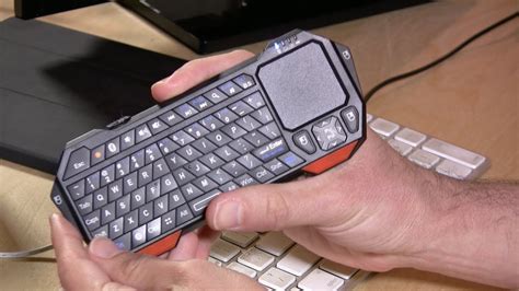 Mini Bluetooth Keyboard with Built in Touchpad / Mouse Review - IS11-BT05 Windows / Android ...