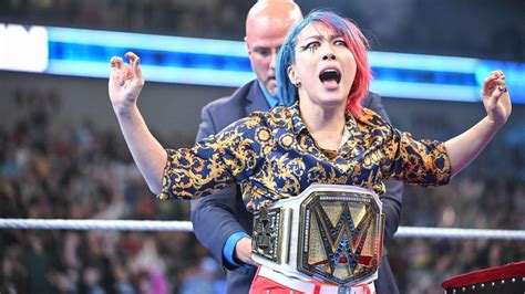 Asuka presented with new WWE Women's Championship | WWE