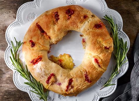 Cranberry Brie Wreath | Publix Recipes