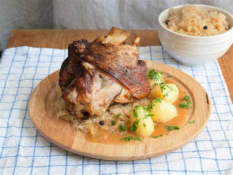 Roast pork with sauerkraut and potatoes | Recipe | Kitchen Stories