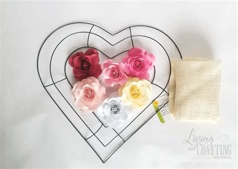 Burlap Heart Valentine's Day Wreath - Living and Crafting