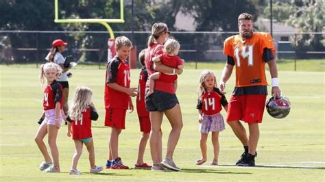 Who is Liza Barber, Ryan Fitzpatrick’s wife? Bio and all the details - SportsBrief.com