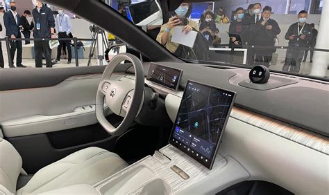 Nio offers interior upgrades for 2022 ET7, brings new wireless phone charging panel - CnEVPost