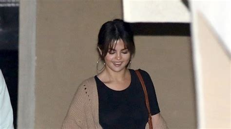 On a Break With Justin Bieber, Selena Gomez Heads Out in a Laid-Back ...