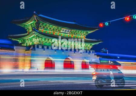 Night view of Gwanghwamun gate at Gyeongbokgung Palace in Seoul, South ...