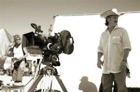 Writer/director Sean Penn on the set of "Into The Wild", 2007. | Sean ...