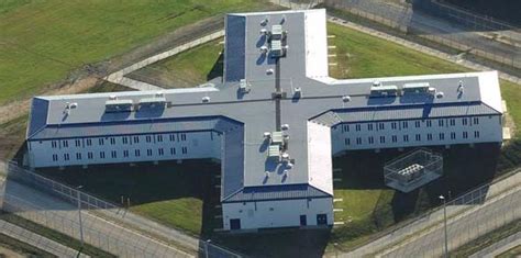 Graceville Correctional Facility - Graceville Correctional Institute sees a spike in COVID-19 ...