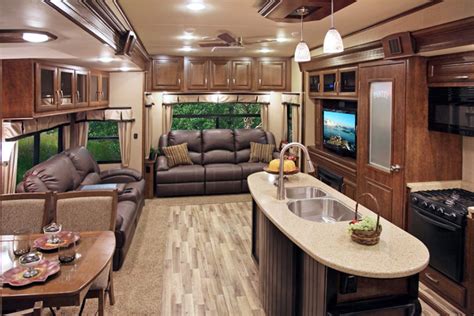 General RV Features: Grand Design's Solitude 5th Wheel Camper