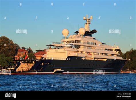 Paul allen yacht octopus hi-res stock photography and images - Alamy