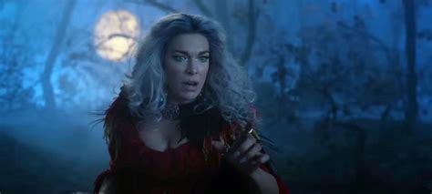 Hannah Waddingham's Role as Mother Witch in Hocus Pocus 2 | POPSUGAR Entertainment