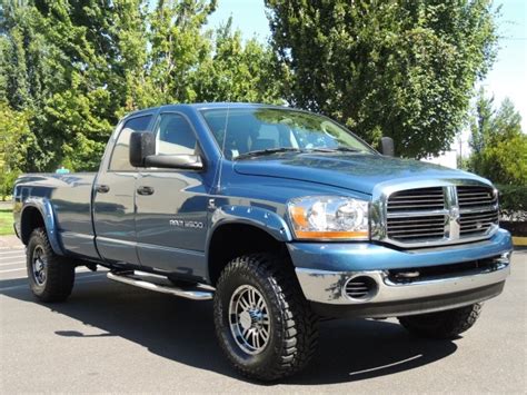 2006 Dodge Ram 3500 SLT / 4X4 / 5.9L CUMMINS Diesel / 6-Speed Manual