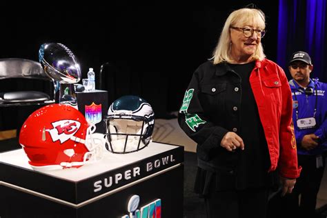 Donna Kelce's Outfit For Tonight's Chiefs vs. Eagles Game Is Going ...