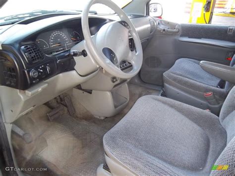 Gray Interior 1997 Plymouth Grand Voyager SE Photo #46617817 | GTCarLot.com