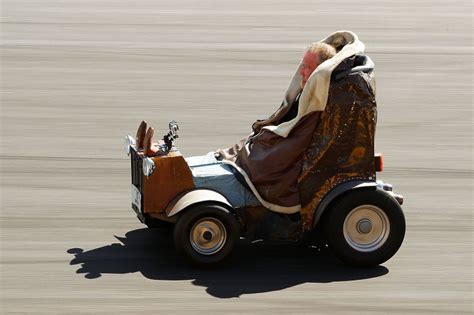 Jeremy Clarkson (Top Gear UK) drives smallest car ever in Sydney special. | Top gear uk, Top ...