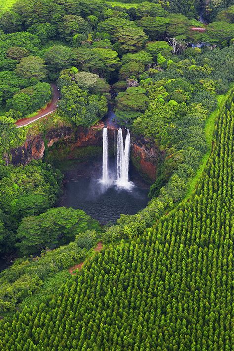 Wailua Falls, Kauai, Hawaii Photograph by Bruce Beck