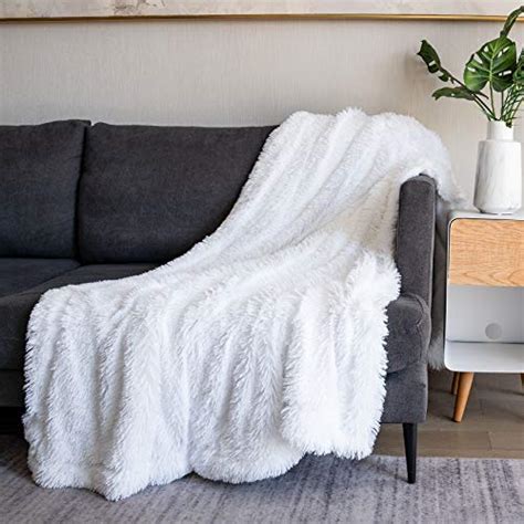 Best White Fluffy Throw Blankets To Add An Extra Layer Of Coziness