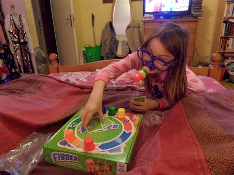 Madhouse Family Reviews: Board game review : Fibber