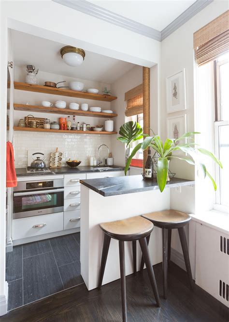 House Tour: An Artist's 450-Square-Foot NYC Studio | Apartment Therapy #cocinaspequeña ...