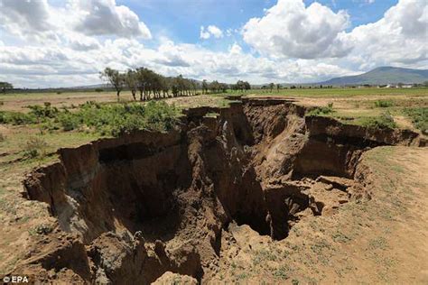 New rift in Rift Valley: Farmers flee their homes as huge tear continues to cut Kenya apart ...