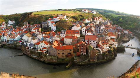 A Day of Roaming Around the Beautiful City of Staithes - Passport Story Travel Tips