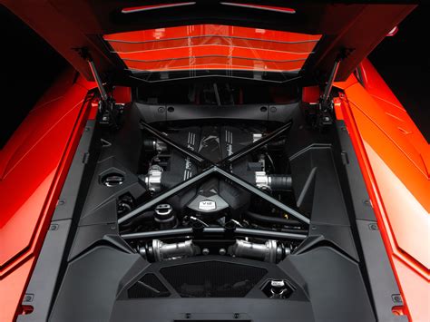 Lamborghini's most iconic engines - LamboCARS