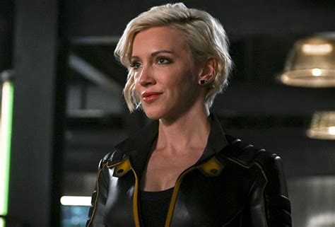 Katie Cassidy Revisits ‘Arrow’ Final Season, Teases New Laurel Secrets ...