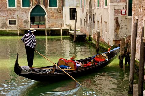 Gondola Ride - Venice Tour - Venice sightseeing - Go Italy Tours