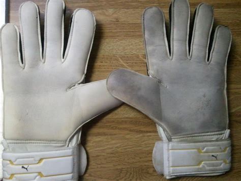 How to Properly Care for Goalkeeper Gloves - HowTheyPlay