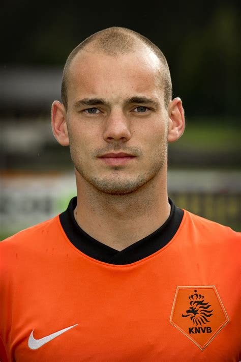 Wesley Sneijder de Holanda | Sport inspiration, Sports hero, Latest sports